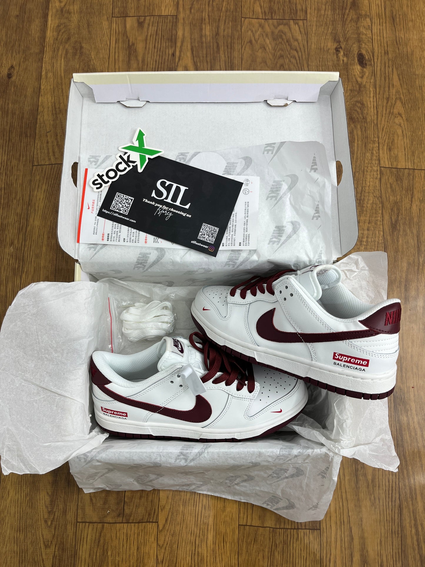 SUPREME NIKESB DUNK LOW